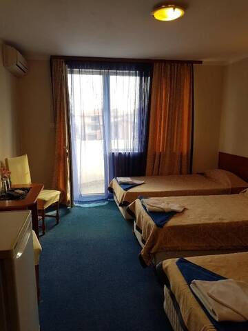Фото номера Трехместный номер с собственной ванной комнатой Гостевой дом Guest House Markovi г. Равда 2