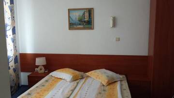 Фото номера Трехместный номер с собственной ванной комнатой Гостевой дом Guest House Markovi г. Равда 4