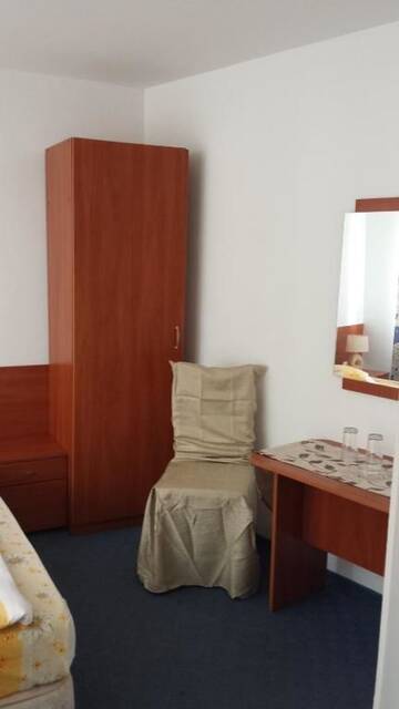 Фото номера Трехместный номер с собственной ванной комнатой Гостевой дом Guest House Markovi г. Равда 8