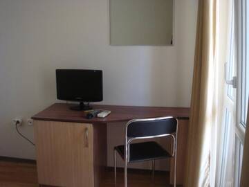 Фото номера Трехместный номер с балконом (2 взрослых + 1 ребенок) Отель Ivatea Family Hotel г. Равда 26