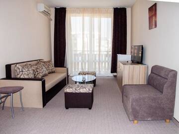 Фото номера Люкс с 1 спальней и балконом Отель Ivian Family Hotel г. Равда 4