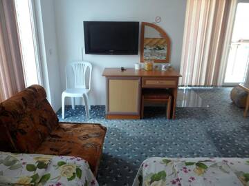 Фото номера Стандартный четырехместный номер Гостевой дом Sianie Guest House г. Равда 7