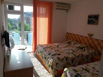 Фото номера Трехместный номер с собственной ванной комнатой Гостевой дом Sianie Guest House г. Равда 15
