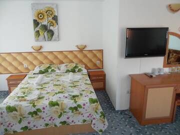 Фото номера Стандартный четырехместный номер Гостевой дом Sianie Guest House г. Равда 2