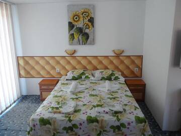 Фото номера Стандартный четырехместный номер Гостевой дом Sianie Guest House г. Равда 3
