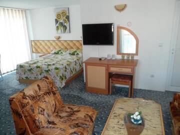 Фото номера Стандартный четырехместный номер Гостевой дом Sianie Guest House г. Равда 4
