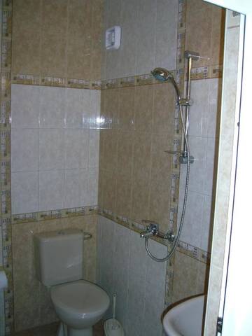 Фото номера Трехместный номер с собственной ванной комнатой Гостевой дом Sianie Guest House г. Равда 10