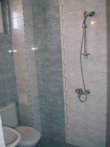 Фото номера Стандартный четырехместный номер Гостевой дом Sianie Guest House г. Равда 5