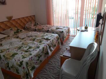 Фото номера Трехместный номер с собственной ванной комнатой Гостевой дом Sianie Guest House г. Равда 3