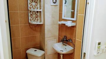 Фото номера Трехместный номер с террасой Гостевой дом Dracena Guesthouse г. Равда 2
