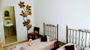 Фото номера Трехместный номер с террасой Гостевой дом Dracena Guesthouse г. Равда 4