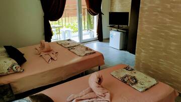Фото номера Трехместный номер с террасой Гостевой дом Dracena Guesthouse г. Равда 5