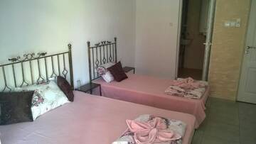 Фото номера Трехместный номер с террасой Гостевой дом Dracena Guesthouse г. Равда 2