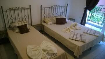 Фото номера Трехместный номер с террасой Гостевой дом Dracena Guesthouse г. Равда 3