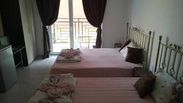 Фото номера Трехместный номер с террасой Гостевой дом Dracena Guesthouse г. Равда 3