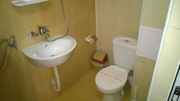 Фото номера Трехместный номер с террасой Гостевой дом Dracena Guesthouse г. Равда 4