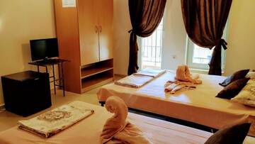 Фото номера Трехместный номер с террасой Гостевой дом Dracena Guesthouse г. Равда 5