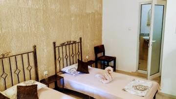 Фото номера Трехместный номер с террасой Гостевой дом Dracena Guesthouse г. Равда 3