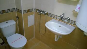 Фото номера Трехместный номер с террасой Гостевой дом Dracena Guesthouse г. Равда 9