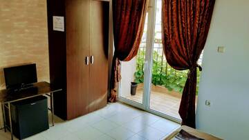 Фото номера Двухместный номер с 1 кроватью и террасой Гостевой дом Dracena Guesthouse г. Равда 5