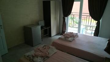 Фото номера Трехместный номер с террасой Гостевой дом Dracena Guesthouse г. Равда 5