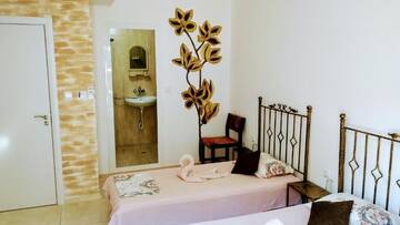 Фото номера Трехместный номер с террасой Гостевой дом Dracena Guesthouse г. Равда 3
