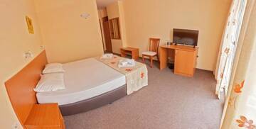 Фото номера Одноместный номер с балконом Отель Hotel Eva г. Равда 13