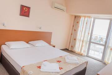 Фото номера Одноместный номер с балконом Отель Hotel Eva г. Равда 4