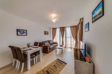 Фото номера Апартаменты с 1 спальней и балконом с видом на море Апарт-отели Apartcomplex Golden Bay г. Равда 17