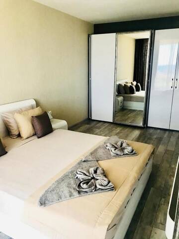 Фото номера Апартаменты Делюкс с видом на море Апарт-отели Apartcomplex Golden Bay г. Равда 4