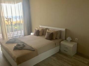 Фото номера Апартаменты Делюкс с видом на море Апарт-отели Apartcomplex Golden Bay г. Равда 6