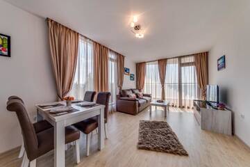 Фото номера Апартаменты с 1 спальней и балконом с видом на море Апарт-отели Apartcomplex Golden Bay г. Равда 4