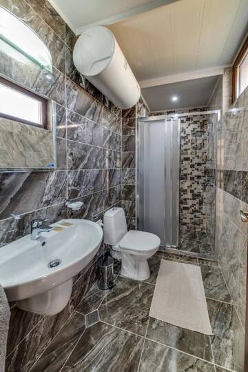 Фото номера Апартаменты с 1 спальней и балконом с видом на море Апарт-отели Apartcomplex Golden Bay г. Равда 5