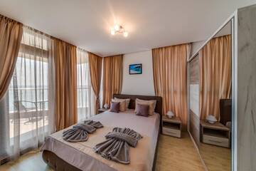 Фото номера Апартаменты с 1 спальней и балконом с видом на море Апарт-отели Apartcomplex Golden Bay г. Равда 7