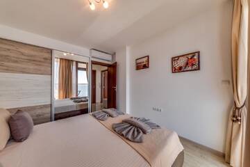 Фото номера Апартаменты с 1 спальней и балконом с видом на море Апарт-отели Apartcomplex Golden Bay г. Равда 11