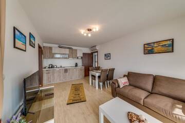 Фото номера Апартаменты с 1 спальней и балконом с видом на море Апарт-отели Apartcomplex Golden Bay г. Равда 10