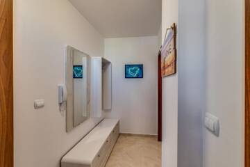 Фото номера Апартаменты с 1 спальней и балконом с видом на море Апарт-отели Apartcomplex Golden Bay г. Равда 8