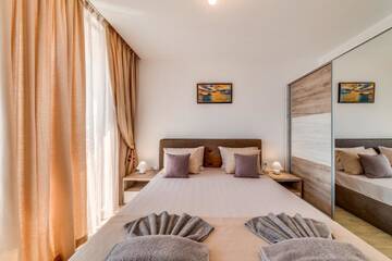 Фото номера Апартаменты с 1 спальней и балконом с видом на море Апарт-отели Apartcomplex Golden Bay г. Равда 13