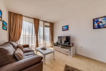 Фото номера Апартаменты с 1 спальней и балконом с видом на море Апарт-отели Apartcomplex Golden Bay г. Равда 14