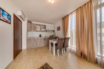 Фото номера Апартаменты с 1 спальней и балконом с видом на море Апарт-отели Apartcomplex Golden Bay г. Равда 15