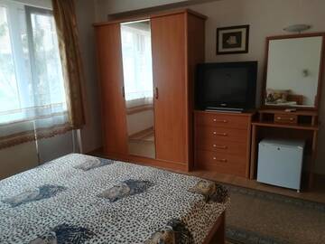 Фото номера Двухместный номер Делюкс с 1 кроватью и ванной Гостевой дом Guest House Georgieva Ravda г. Равда 5