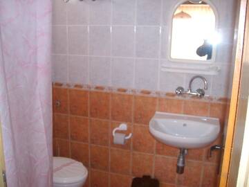 Фото номера Трехместный номер с балконом Гостевой дом NELLY Guest House г. Равда 10