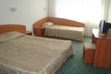 Фото номера Трехместный номер Отель Hotel Astra г. Равда 7