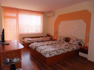 Фото номера Трехместный номер с балконом Гостевой дом Guest house Napoli г. Равда 10