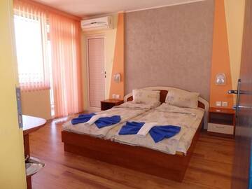 Фото номера Двухместный номер с балконом Гостевой дом Guest house Napoli г. Равда 12