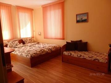 Фото номера Двухместный номер с балконом Гостевой дом Guest house Napoli г. Равда 8