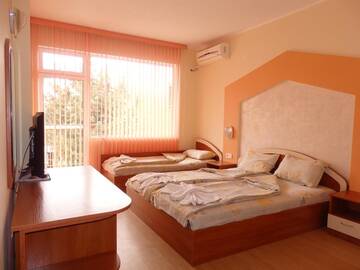 Фото номера Трехместный номер с балконом Гостевой дом Guest house Napoli г. Равда 5