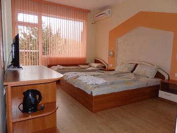 Фото номера Трехместный номер с балконом Гостевой дом Guest house Napoli г. Равда 6