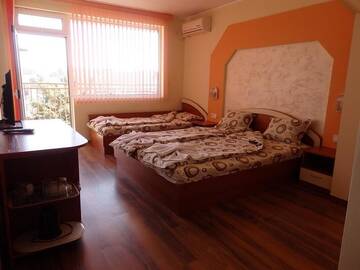 Фото номера Трехместный номер с балконом Гостевой дом Guest house Napoli г. Равда 9