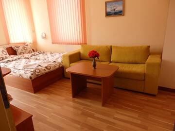 Фото номера Двухместный номер с балконом Гостевой дом Guest house Napoli г. Равда 6